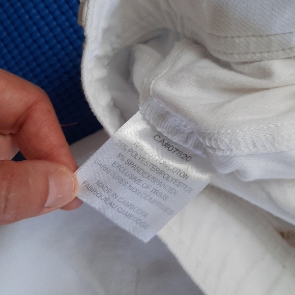 White Fila capris - Picture 7 of 13